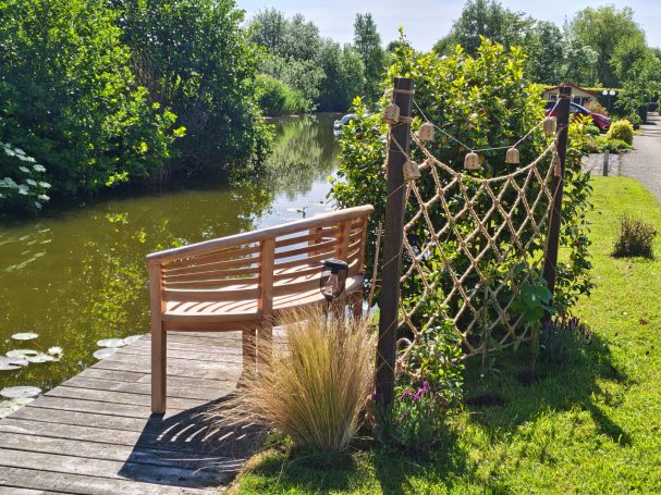 Steiger met bankje bij de lodge2